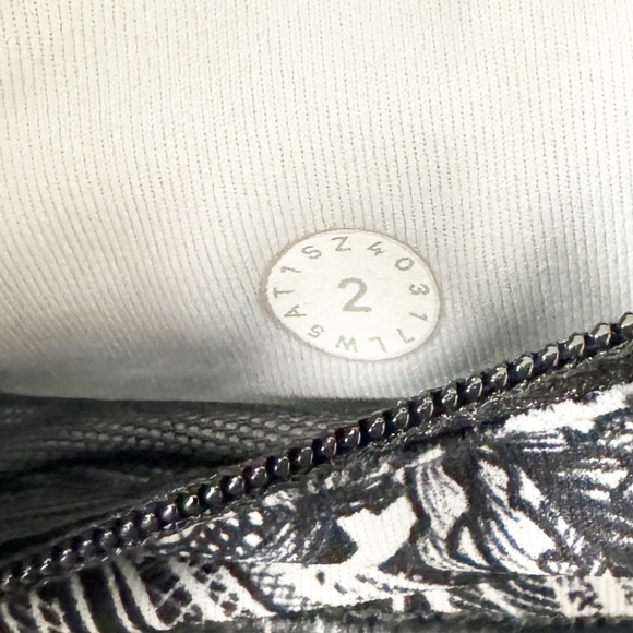 🤖 28. LULULEMON Speed Up Tight FO Luxtreme 28” Nouveau Starlight Black White 2 - Picture 5 of 9